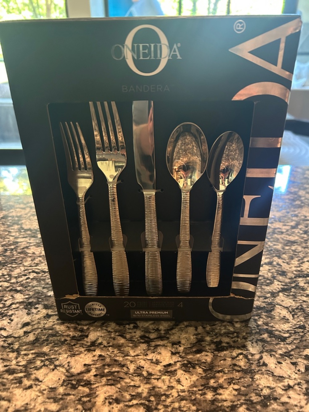 Oneida Bandera Stainless Steel Flatware Set with Textured Handles